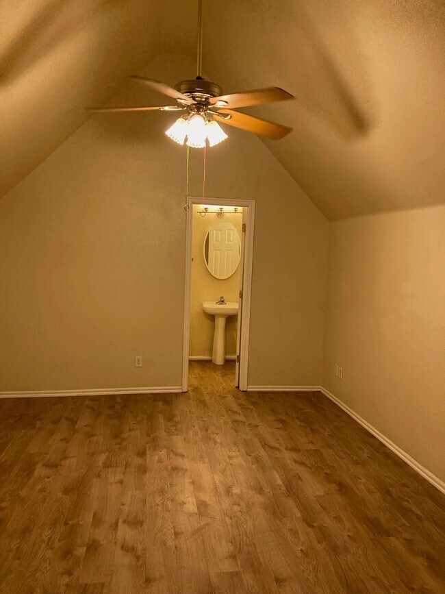 Building Photo - Spacious 3BDRM Home in Blackberry Ridge, V...