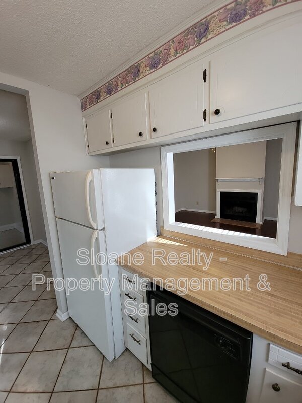 Building Photo - 212 Miami St