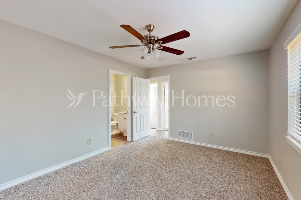 Building Photo - 608 Westway Dr