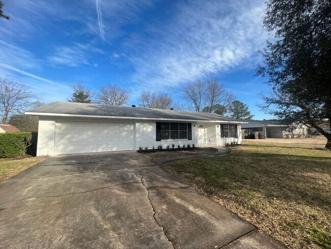 Building Photo - Updated in North Bossier.. Close to Barksdale Air Force Base..