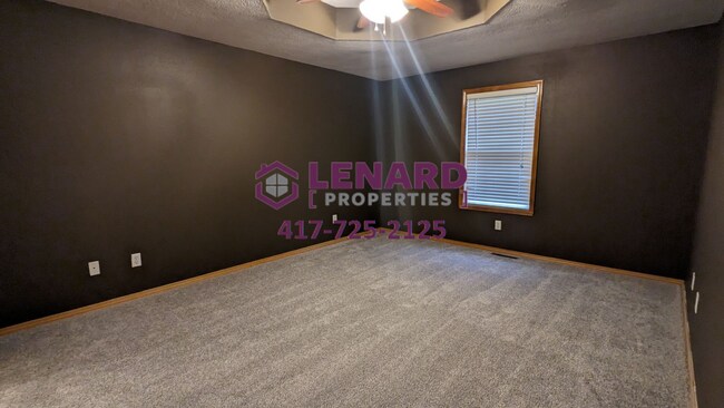 Building Photo - 3 Bedroom, 2 Bathroom House with Fenced Ba...