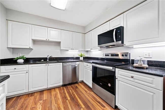 Building Photo - 717 Beaufort Cir