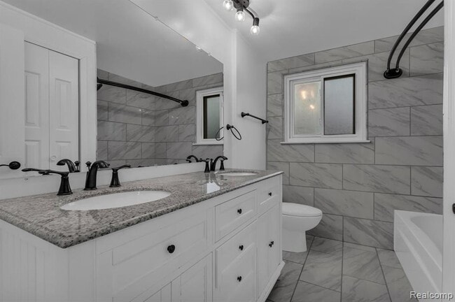 Building Photo - 17471 Evans St