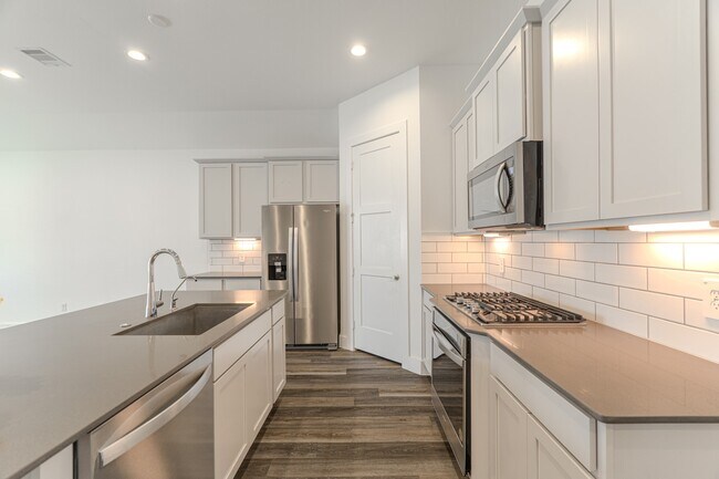 Building Photo - 15228 Tattle Crk Ln