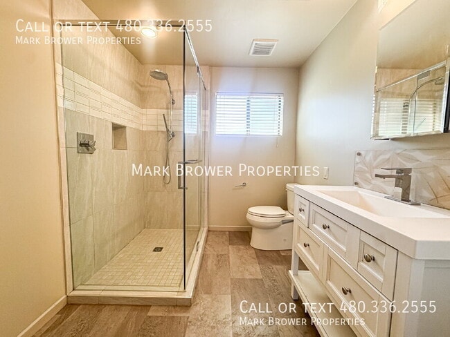 Building Photo - 505 E Loma Vista Dr