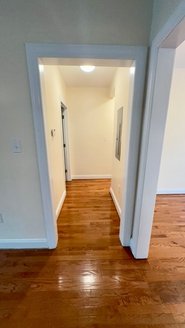 Building Photo - Bright & Modern 1-Bedroom Condo in Heathwood Court – Walkable & Inviting ~ Available May 2026!