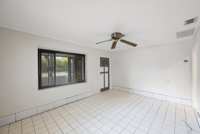 Building Photo - Cute 1 bedroom home with 2 patios and shed***MOVE IN JUNE 20TH****