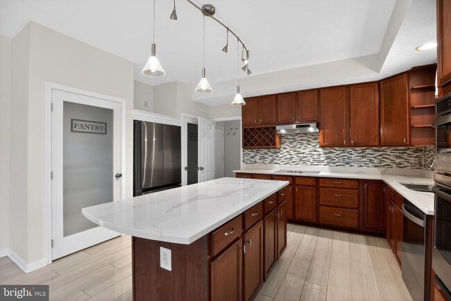 Building Photo - 2323 Springdale Ln