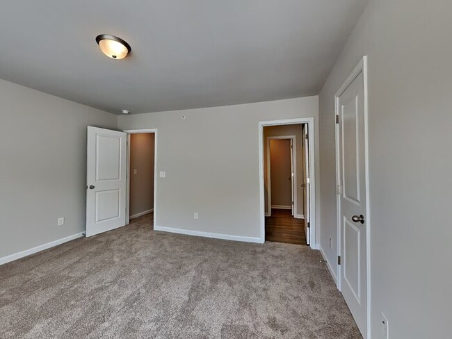 Building Photo - One Month FREE Move-in Special!