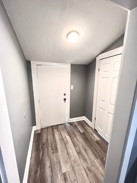 Building Photo - 106 Lester Ave