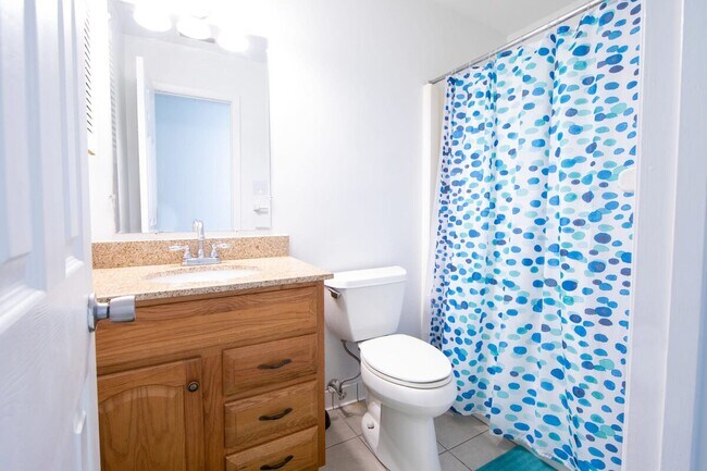 Building Photo - 736 W Ocean View Ave