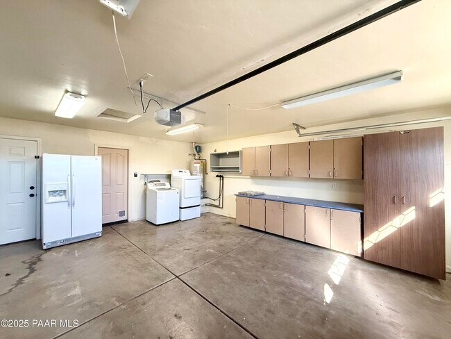 Building Photo - 3084 N Constance Dr