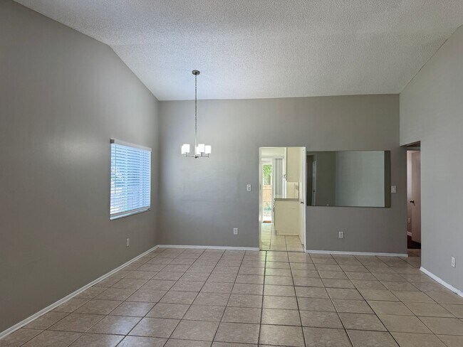 Building Photo - Freshly Updated Home for Lease – Move-In R...