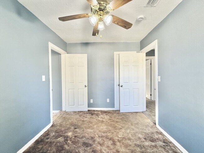 Building Photo - 1828 20th Ave S