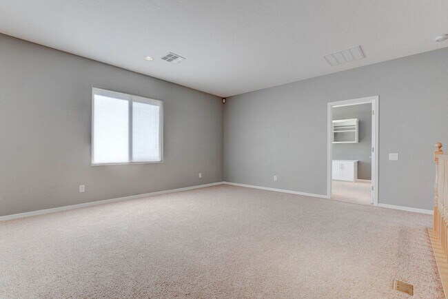 Building Photo - 2589 Chateau Clermont St
