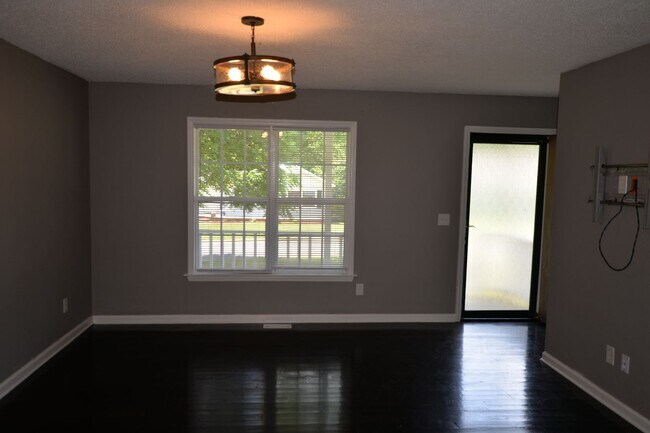 Building Photo - Cozy 3-Bedroom Near Greensboro Coliseum