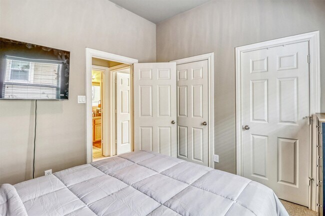 Building Photo - 9113 Creekstone Lake Dr