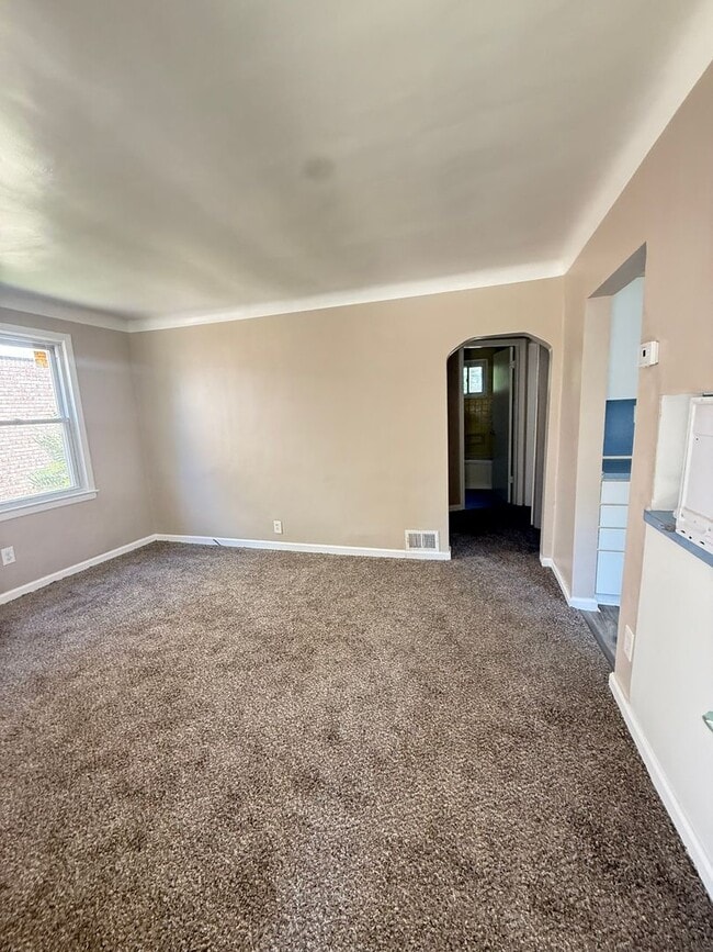 Building Photo - 3 BEDROOM HOME IN WARREN