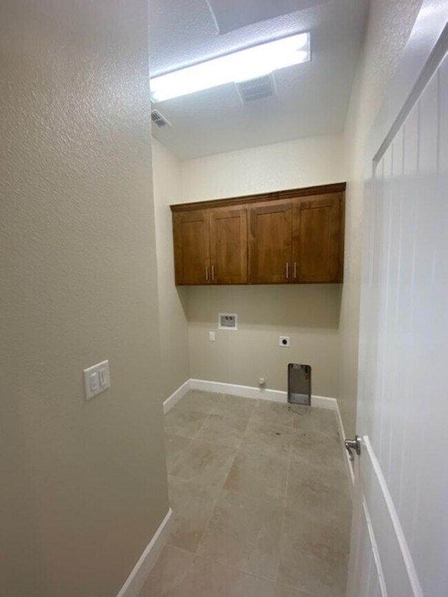 Building Photo - 2256 Ranch View Dr
