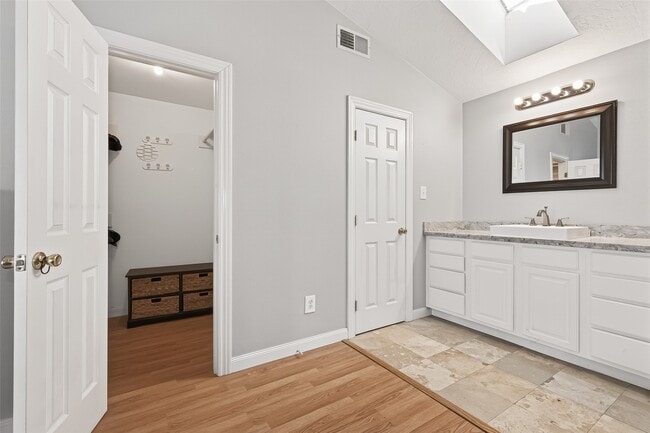 Building Photo - 2211 S Kirkwood Rd