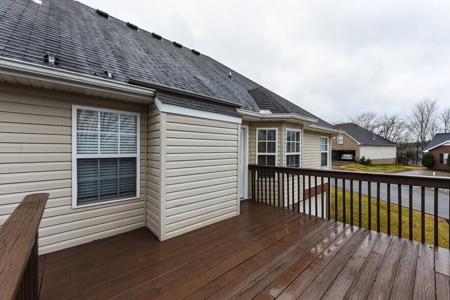 Building Photo - 278 Iris Dr
