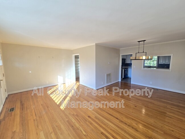 Building Photo - 3409 Alta Vista Dr