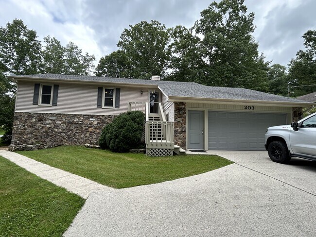 Building Photo - 203 Snead Dr