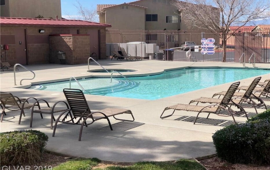 Community pool - 85 Falcon Feather Way