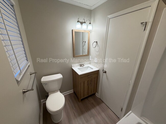 Building Photo - 603 S Main St