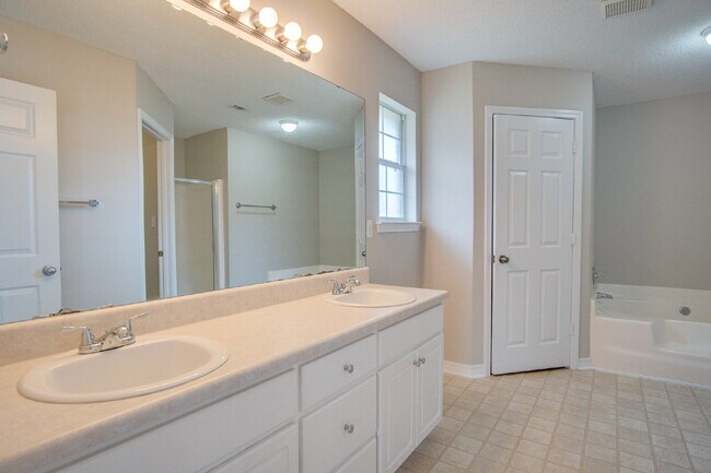 Building Photo - Holley by the Sea Home – 4 Bedrooms, Great...