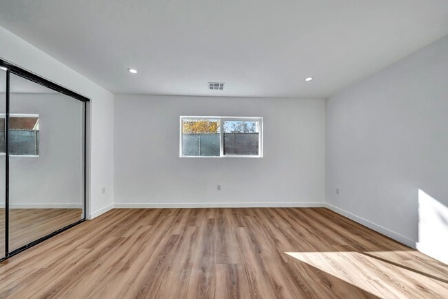 Building Photo - 11845 Hamlin St