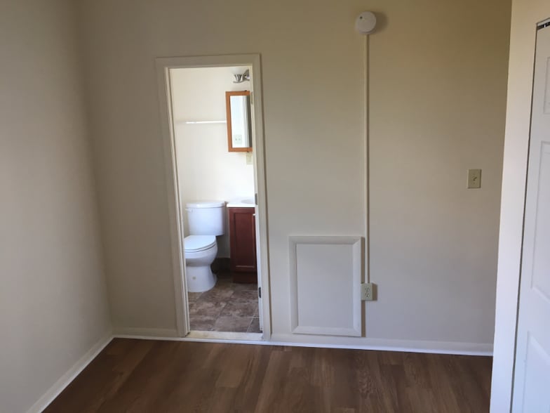 Building Photo - 15 E Read St