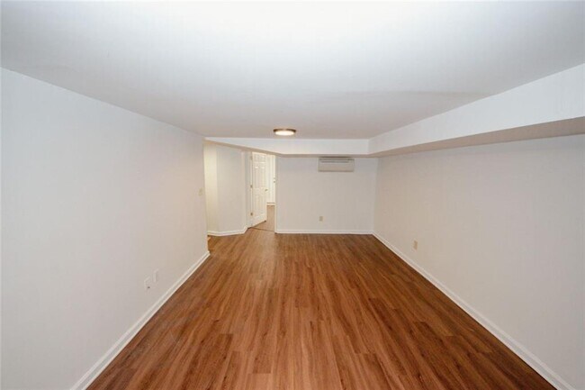 Building Photo - 895 Durant Pl NE