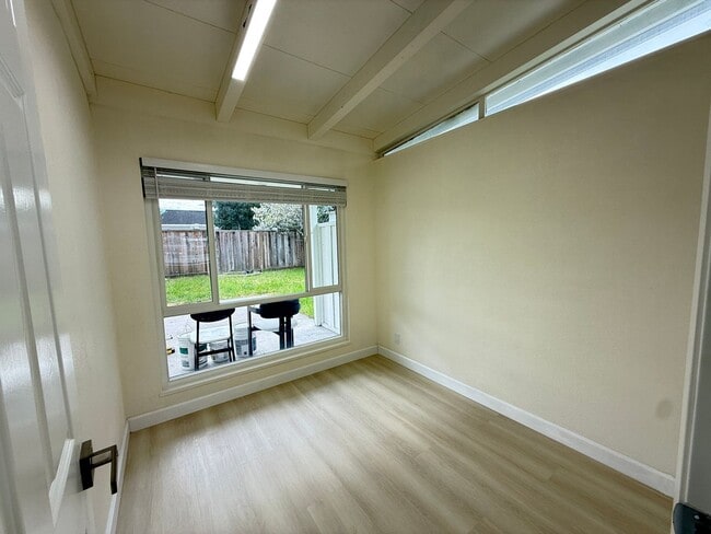 Building Photo - 2598 Dixon Dr