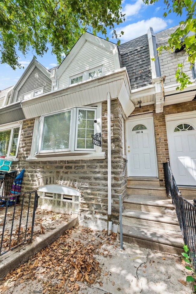 Building Photo - ???UPDATED 3 BEDROOMS AND 1BATH HOME WITH ...