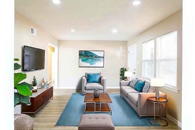 Building Photo - 11304 Largo Dr