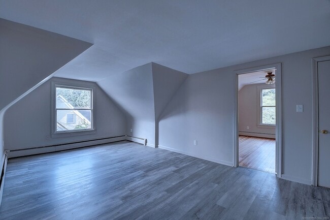 Building Photo - 93 Meadow St