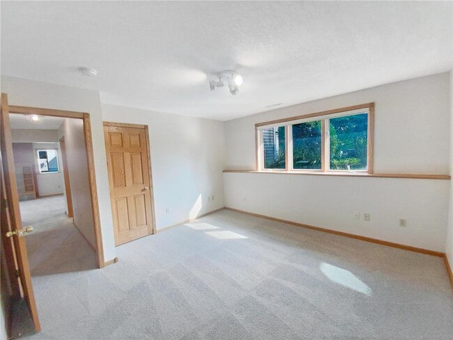 Building Photo - 3647 Ironwood Ct SW