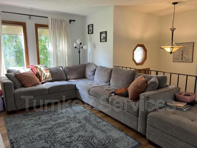 Building Photo - 405 Fort St