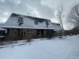 Building Photo - 427 Harter St