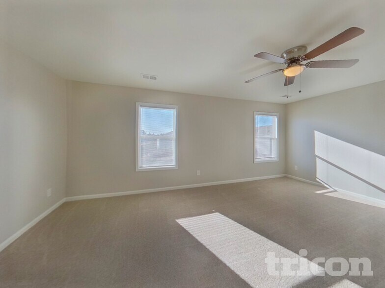 Building Photo - 309 Finch Ln