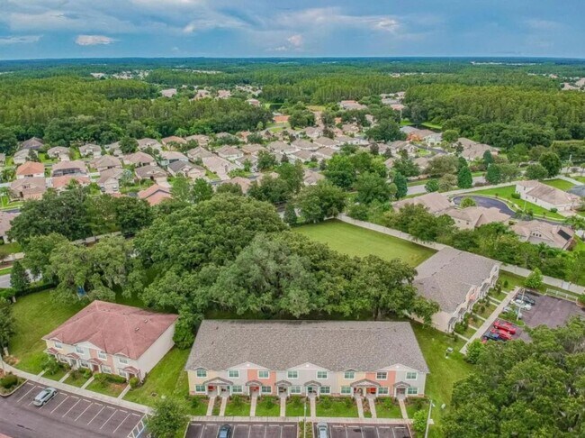 Building Photo - 1122 Hillhurst Dr