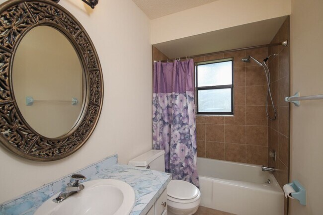 Building Photo - Englewood Annual Pool Home for Rent