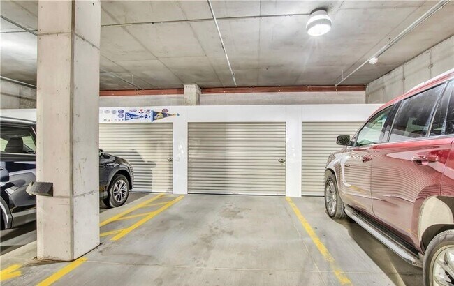 Building Photo - Lakefront