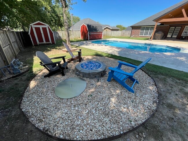 Building Photo - 602 Paradise Way