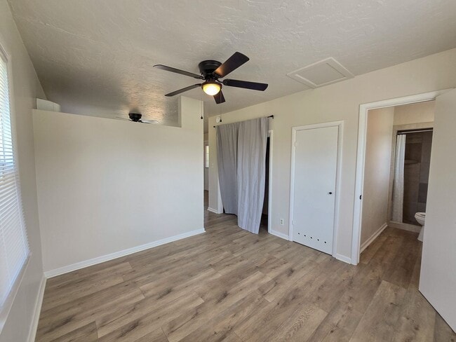 Building Photo - Cute Efficiency Studio Style Home in Shawnee!