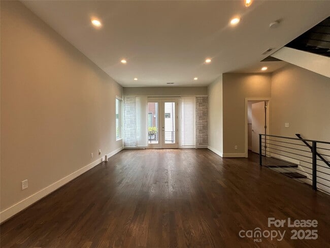 Building Photo - 1012 Westbrook Dr