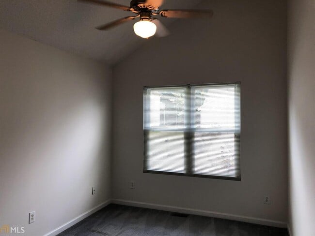 Building Photo - 5955 Graywood Cir SE