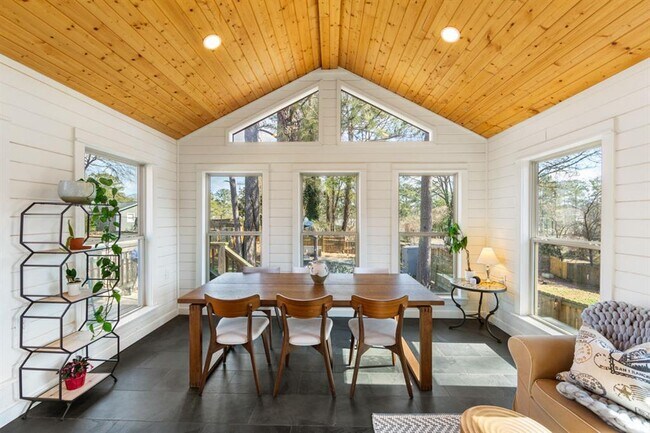 Building Photo - 640 Quillian Ave