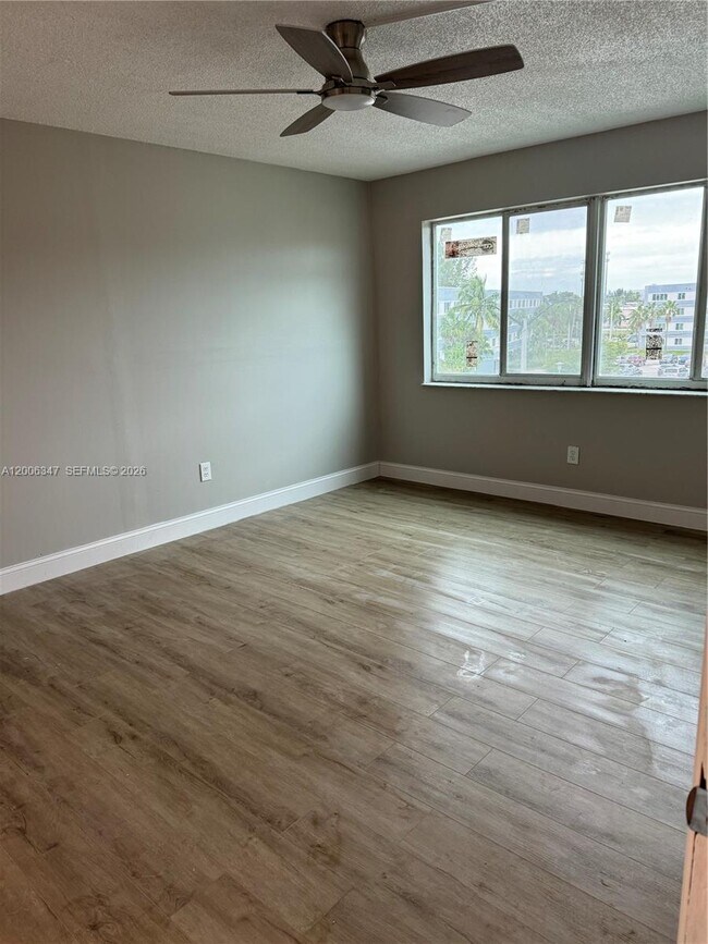 Building Photo - 14830 Naranja Lakes Blvd